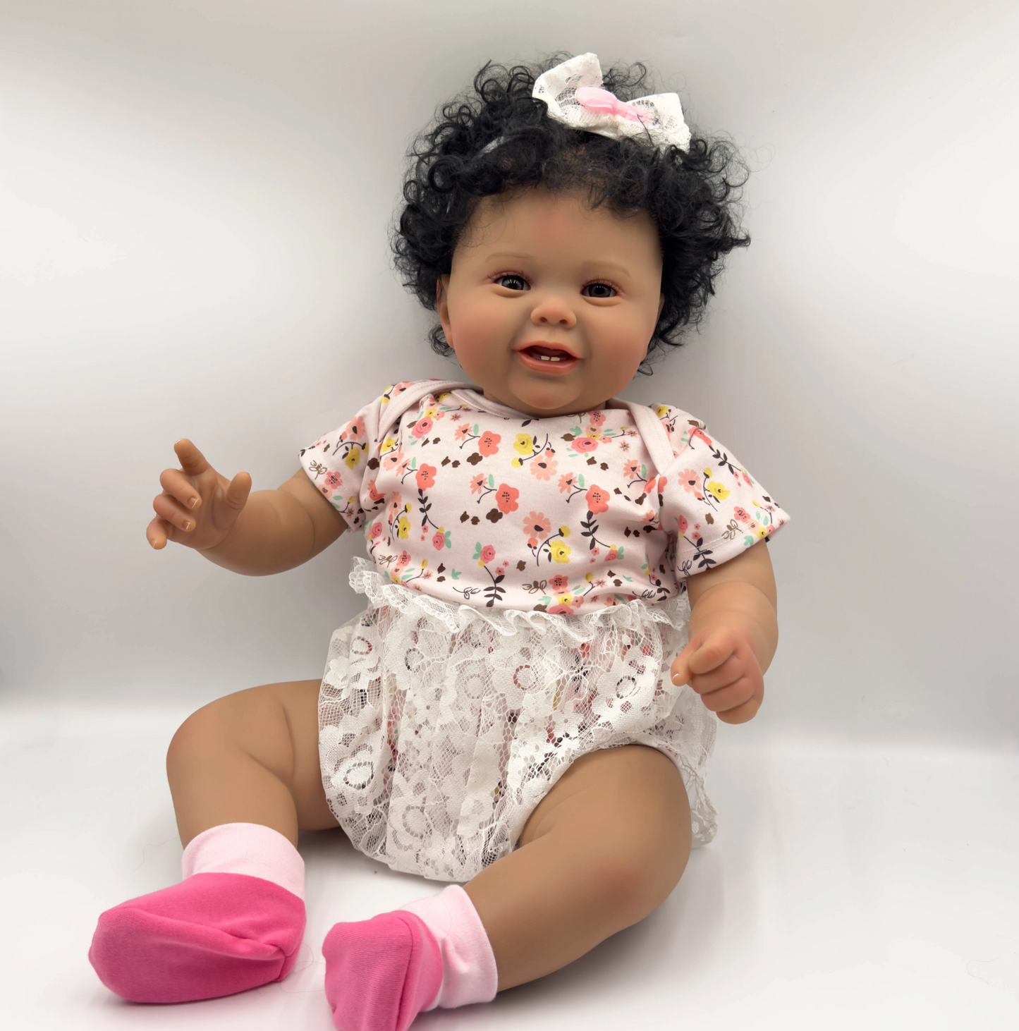 Mira – 60 cm Reborn Babypuppe mit Handgemalter 3D-Haut, Sichtbaren Adern & Verwurzeltem Haar