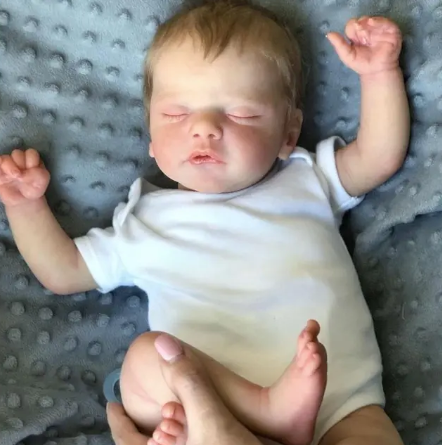 Sam – Fertige Reborn-Puppe: Realistisches Babymädchen mit 3D-Haut und sichtbaren Adern (46 cm)